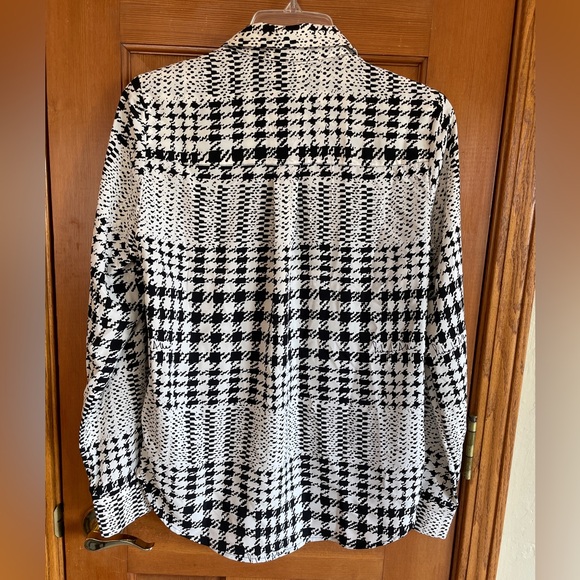 NWT H&M Women’s Black and White long sleeve button down blouse. Size 0 - Picture 8 of 11